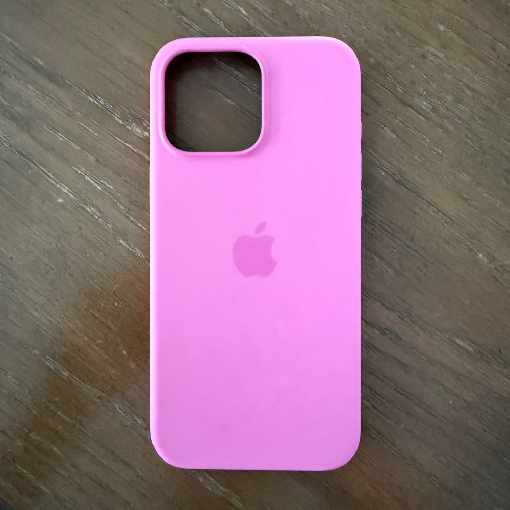 iPhone 16 Pro Max, Apple Silicon case pink